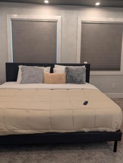 Stylish 4BR 5Bed Oasis Fast Wi-Fi and Free Parking - 5