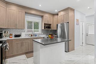 Stylish 4BR 5Bed Oasis Fast Wi-Fi and Free Parking - 2