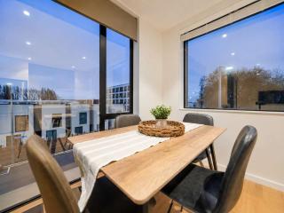 Bright 2 Bedroom Apartment in Central Christchurch - 8
