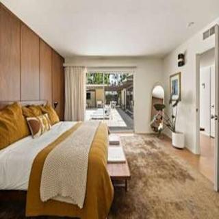 Mid-Century Villa w Pool Near El Paseo Shopping - 9
