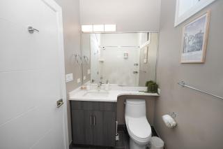 Little Italy 4BR Retreat with Optional Parking - 3
