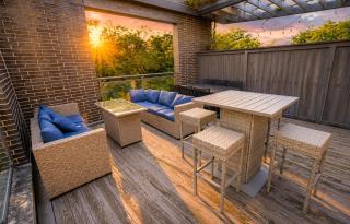 Little Italy 4BR Retreat with Optional Parking - 8
