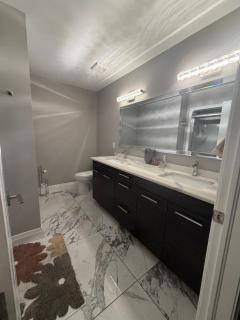 Private room with shared washroom - 3