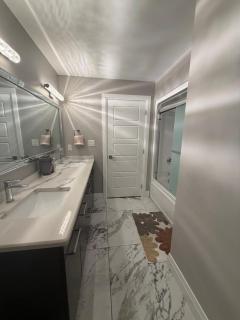 Private room with shared washroom - 1