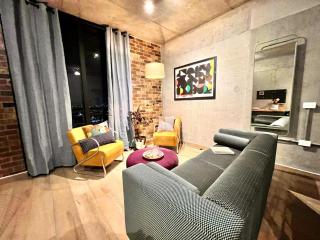Eclectic Maximalist Apartment - 5