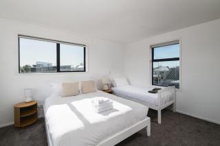 Spacious Inner City Townhouse - 3