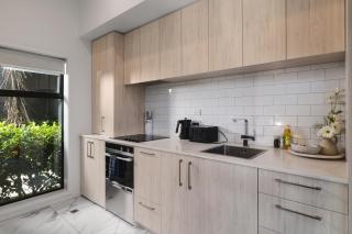 Spacious Inner City Townhouse - 7