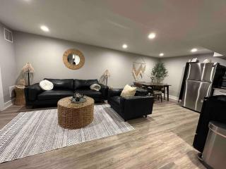 Private lux lower level flat fully fenced - 9