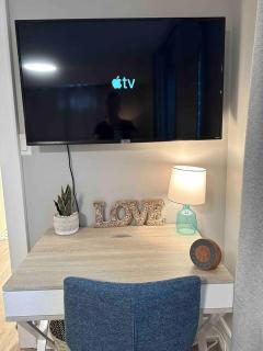 Private lux lower level flat fully fenced - 3