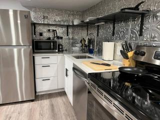Private lux lower level flat fully fenced - 6
