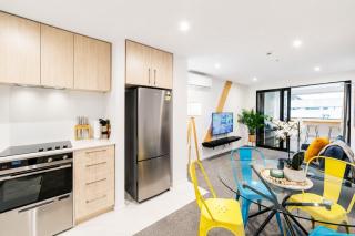 Madhouse Comfort - 2-BR Haven on Tuam Street - 7