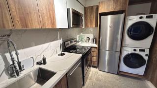 Modern Condo in Central Downtown - 6