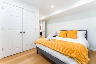 Modern 2 Bedroom Guest Suite Near Downtown With Fast Wifi And Free Parking - 4