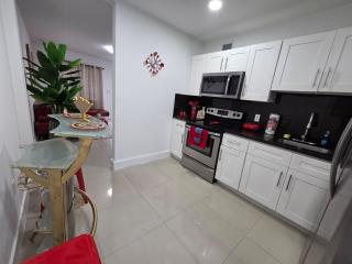 Miami Art Vibes Home - 4