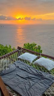 Suwehan Beach Cliff House with Hammock - 0