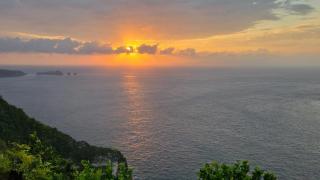 Suwehan Beach Cliff House with Hammock - 8