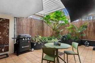 Luxury Beachfront Apartment with Direct Pool Access - 7