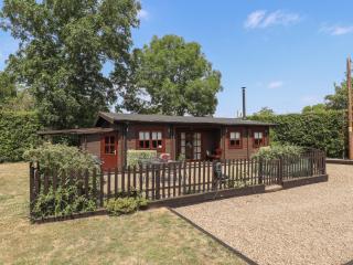 Tythe Lodge - Hot Tub Retreat in Rural Lincolnshire Family-Friendly Lodge Near Heckington - 0