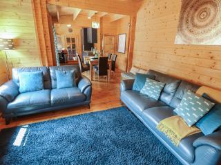 Tythe Lodge - Hot Tub Retreat in Rural Lincolnshire Family-Friendly Lodge Near Heckington - 6