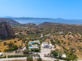 Evgoro Luxury Suites - 0