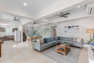 Coastal Corner | Poolside Retreat on The Strand - 3
