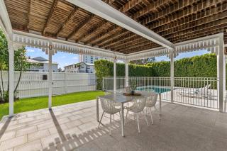 Coastal Corner | Poolside Retreat on The Strand - 0