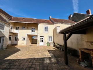 Maison de maître Idéal Famille et Groupe d'Amis - Escale Mariage - Séjours prolongés en Puisaye - Guédelon à 25 min - Château de St Fargeau - Commerces du centre à 5 min à pied - 6