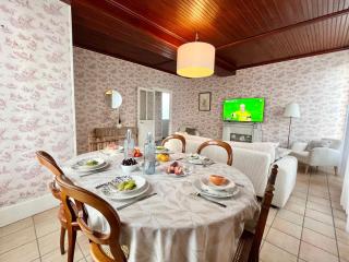 Maison de maître Idéal Famille et Groupe d'Amis - Escale Mariage - Séjours prolongés en Puisaye - Guédelon à 25 min - Château de St Fargeau - Commerces du centre à 5 min à pied - 1