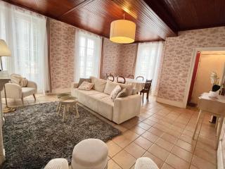 Maison de maître Idéal Famille et Groupe d'Amis - Escale Mariage - Séjours prolongés en Puisaye - Guédelon à 25 min - Château de St Fargeau - Commerces du centre à 5 min à pied - 4