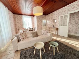 Maison de maître Idéal Famille et Groupe d'Amis - Escale Mariage - Séjours prolongés en Puisaye - Guédelon à 25 min - Château de St Fargeau - Commerces du centre à 5 min à pied - 5