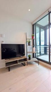 LV 16 Docklands Escape With Yarra River Views - 5
