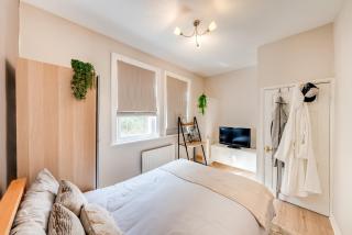 Romantic Getaway in Farnham - 3