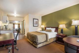 Econo Lodge Inn & Suites High Level - High Level - 6