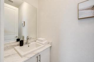 Very Modern New Luxury House in RichmondHill - 9