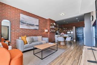 Sunny Premium Stay - Family & Business Ready - 4