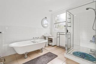 Gunyha - Ocean Views, Walk to Beach, Free WiFi, Pet Friendly, Open Fire, Visiting Koalas and Other Wildlife. - 5