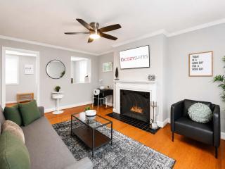 Charming Townhouse Retreat by CozySuites - 8
