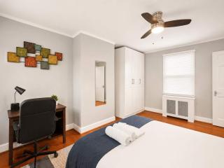 Charming Townhouse Retreat by CozySuites - 4