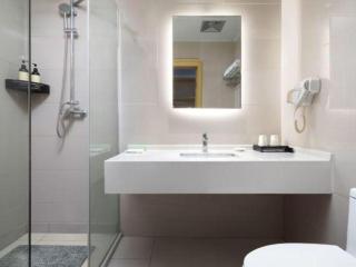 GreenTree Inn Huanggang City Wuxue City Kanjiang Avenue - 8