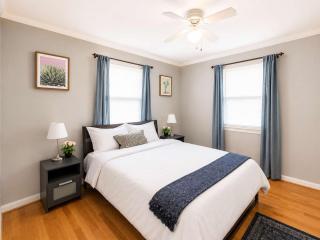 Enchanting historic townhouse by CozySuites - 3