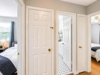 Enchanting historic townhouse by CozySuites - 1