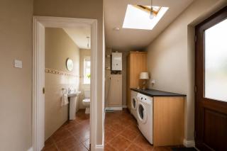 Bright & Spacious 3-Bed in Oranmore 15 mins from Galway City - 4