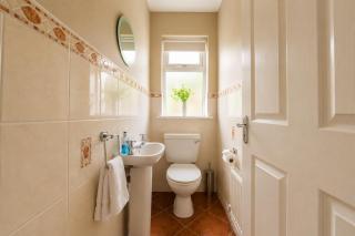 Bright & Spacious 3-Bed in Oranmore 15 mins from Galway City - 3