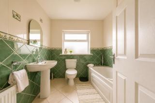 Bright & Spacious 3-Bed in Oranmore 15 mins from Galway City - 1