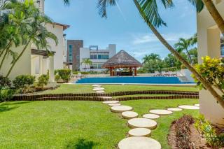 Pool, Gazebo, Parking, 2 Blocks to Beach & 5th Ave - 7