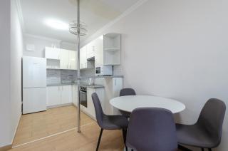 10-41b Kvartet, Vasyl Lypkivskyi 16b, Kyiv, railway station, metro nearby, fantastic city view, Petrovdom Apartment - 6
