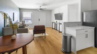 Landing Amazing 1BD in Bear Creek - 4