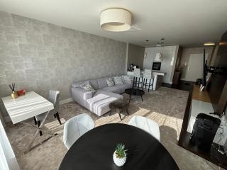 Fancy City View Apartment - 9