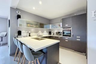 Elegant Design Apt With Balcony And Pool - 2