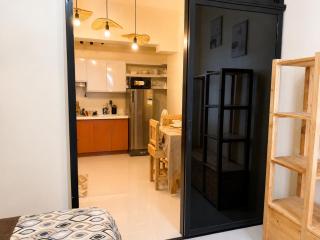 Royal Oceancrest Mactan by 2A Holloway Staycation - 9